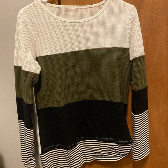 Small SHEIN long sleeve! - Picture 3 of 3